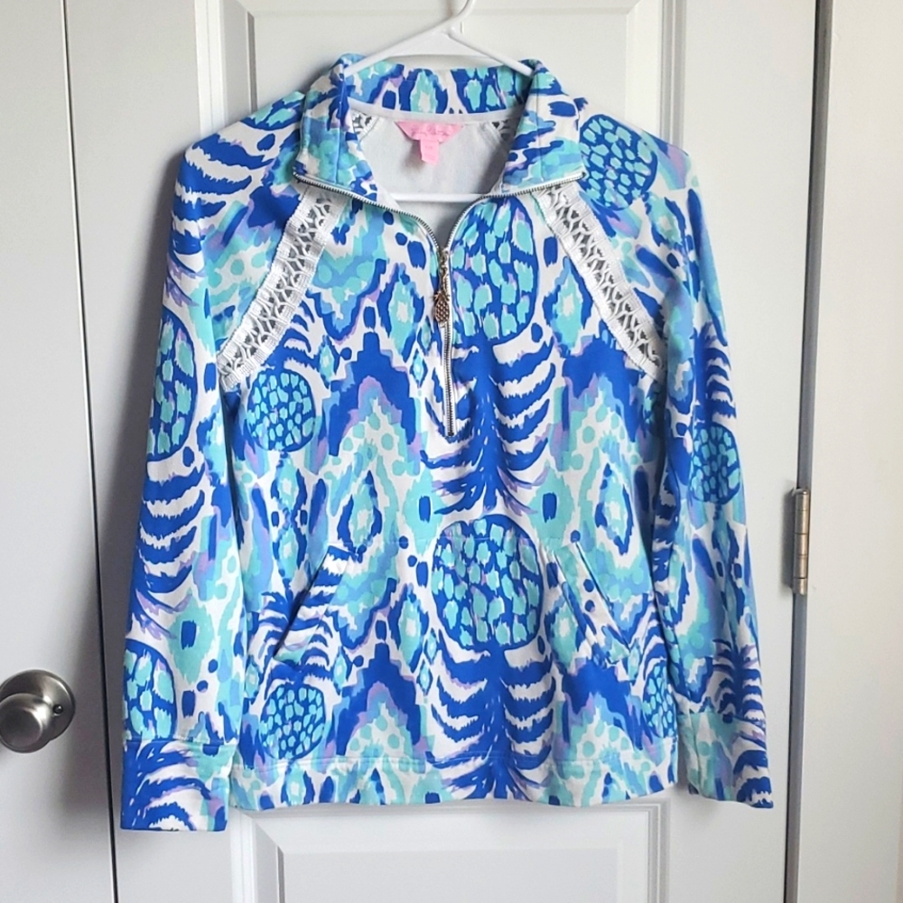 Lilly Pulitzer Pineapple Print Top in Women's  EUC - Picture 2 of 6